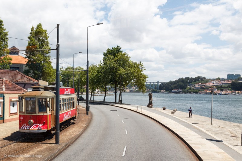 Tram at Rua do Ouro in Porto